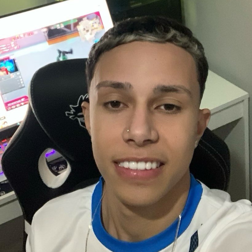 Depoimento de João Pedro Dev sobre sua experiência profissional e satisfação trabalhando com a equipe Ravit